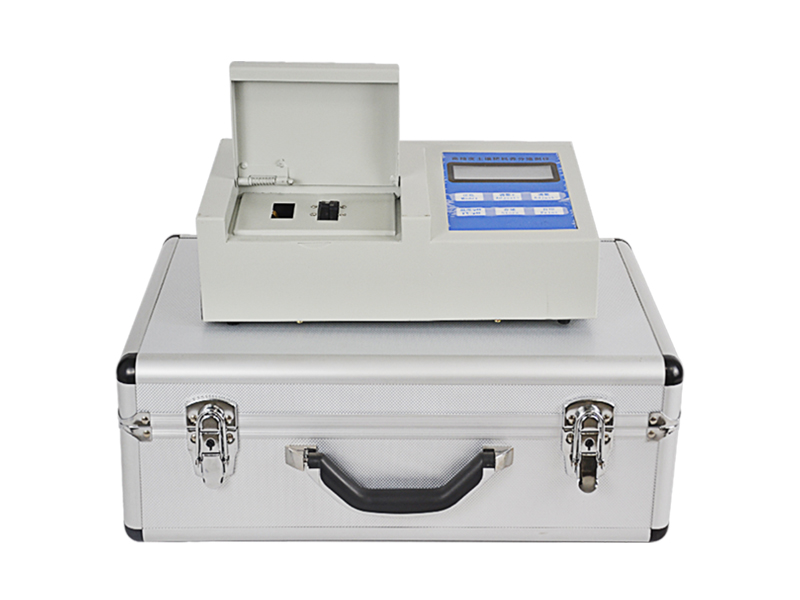 Fertilizer nutrient detector