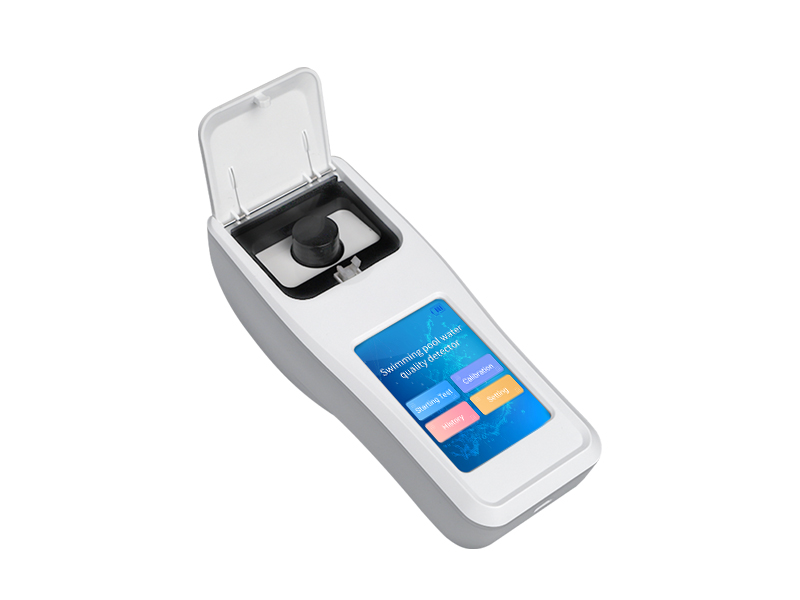 Swimming pool water quality detector