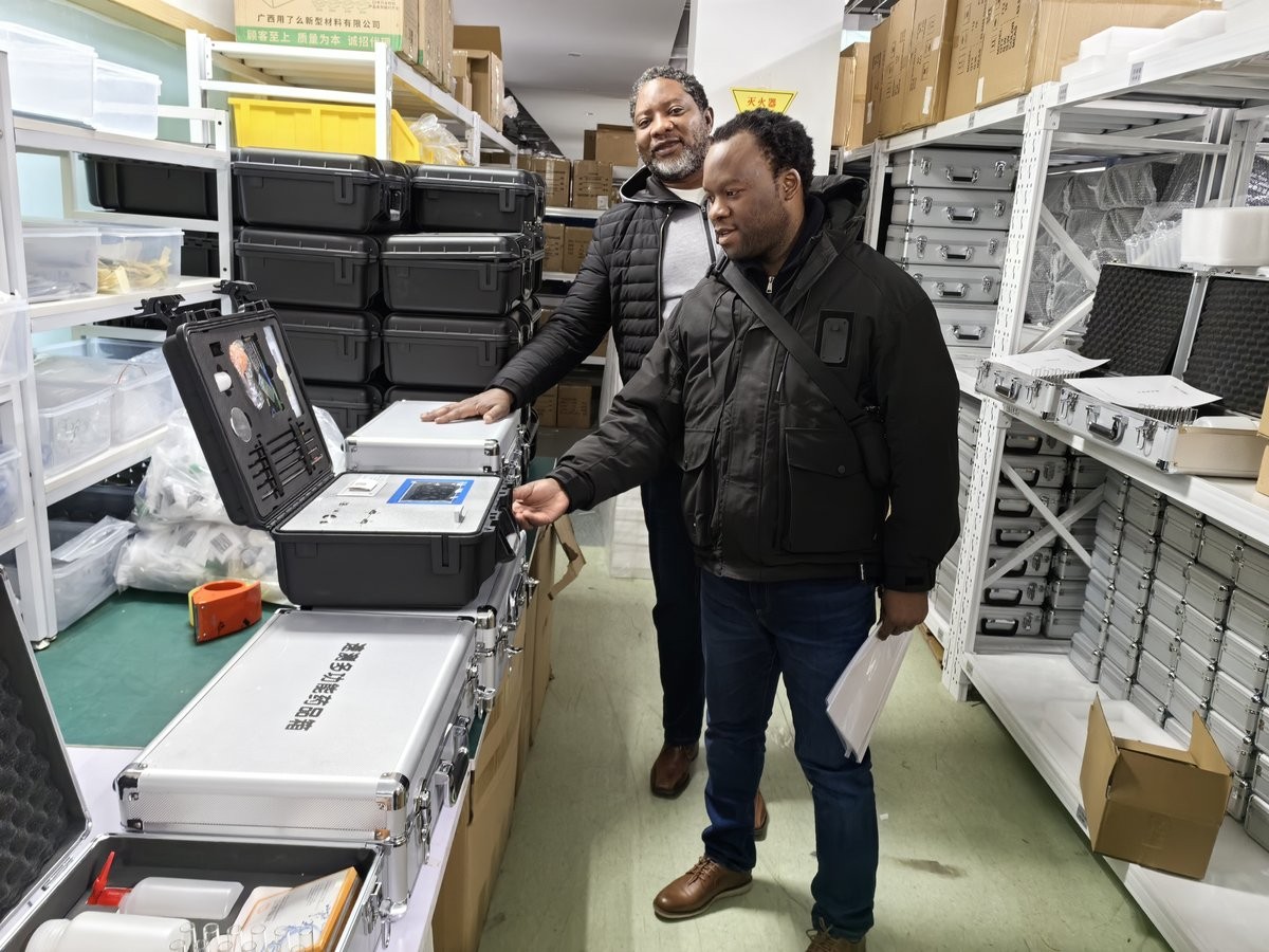 Zambian buyers inspecting HM-GT4 soil nutrient analyzer cases before shipment