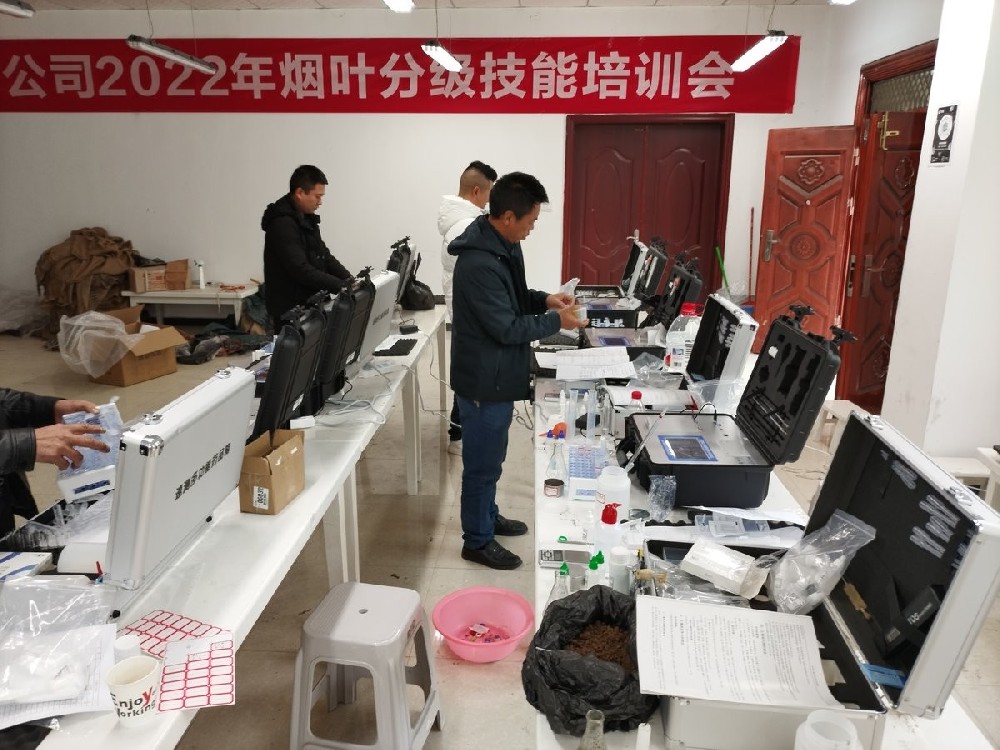Tobacco company training classroom with ten HM-GT3 soil nutrient analyzers arranged on tables