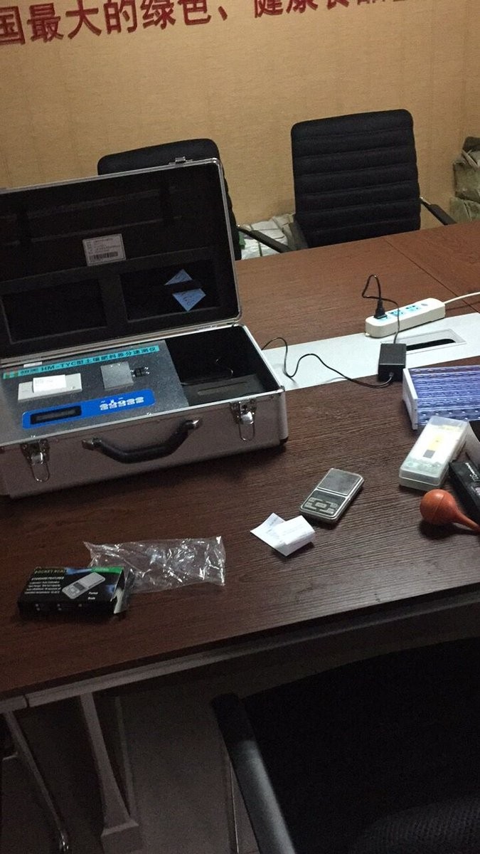 HM-TYC aluminum instrument case open on Inner Mongolia training desk with label and one-button thermal printer visible