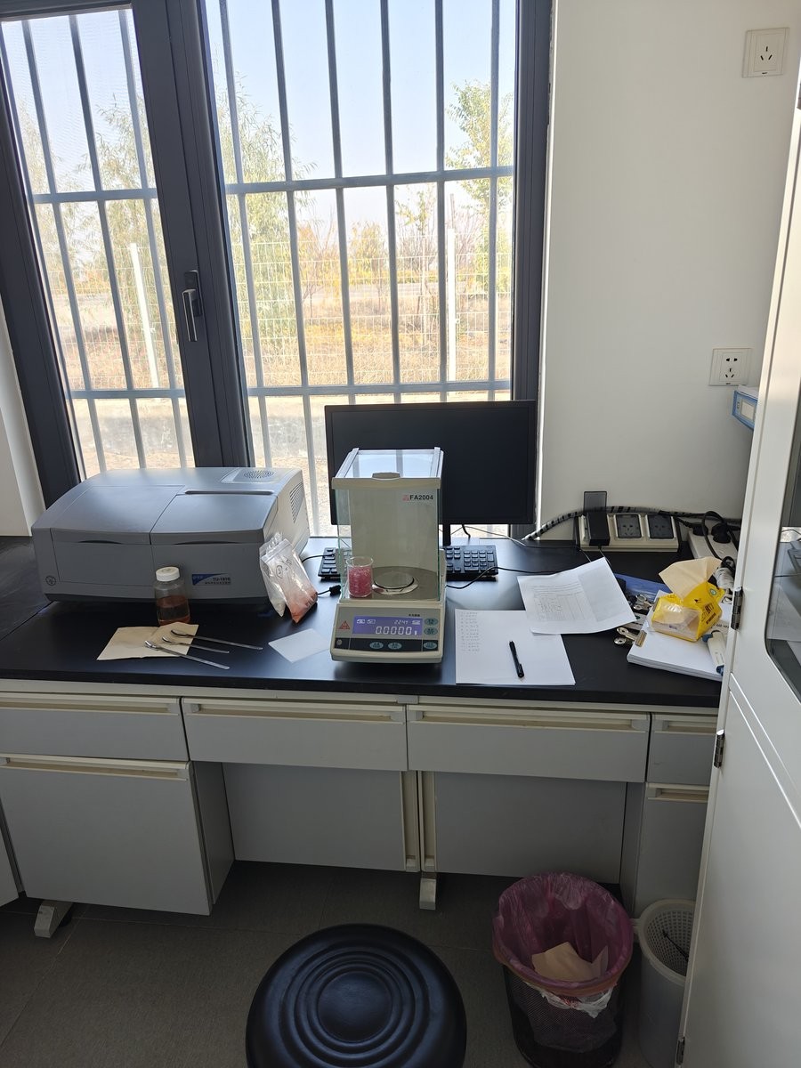 MAP laboratory workstation with HM-GT4 analyser beside analytical balance and computer
