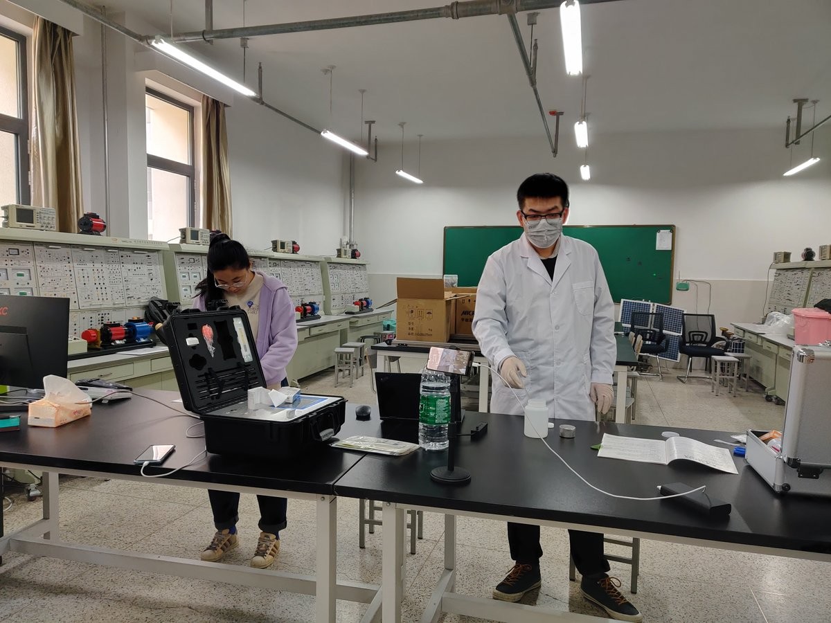 HM Instruments trainer demonstrating the HM-GT4 at the front of a university laboratory classroom