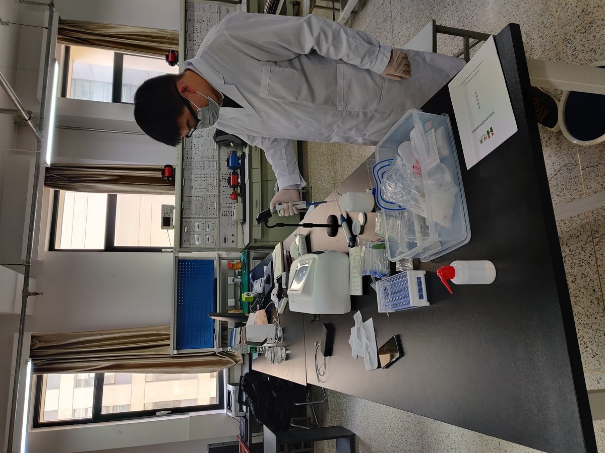 Sample preparation training for the HM-GT4 soil analyzer at the university laboratory
