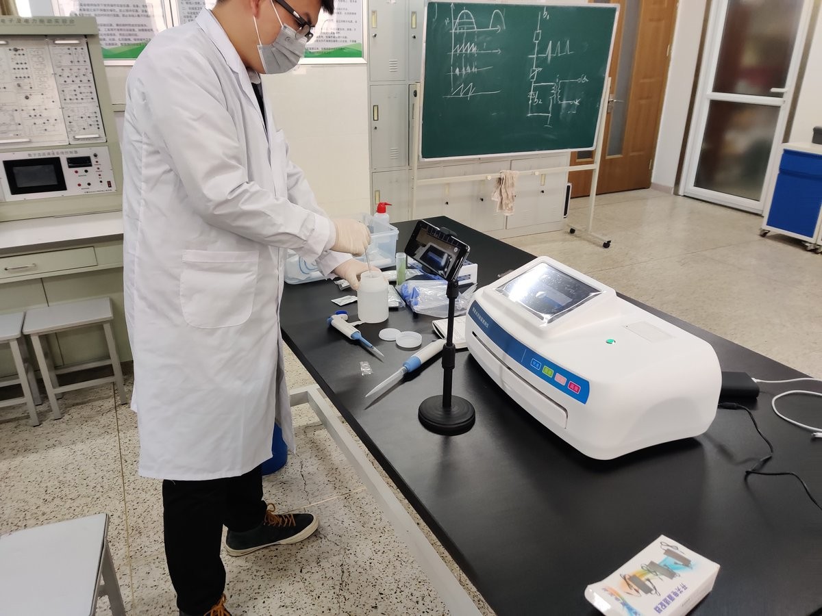 HM-GT4 touchscreen interface used in the university teaching laboratory