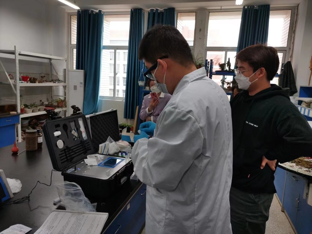 Wide view of HM-GT4 training session showing instructor and trainees at Huainan Normal University laboratory